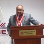 JNE juramenta a se quinto integrante que representa al Colegio de Abogados de Lima